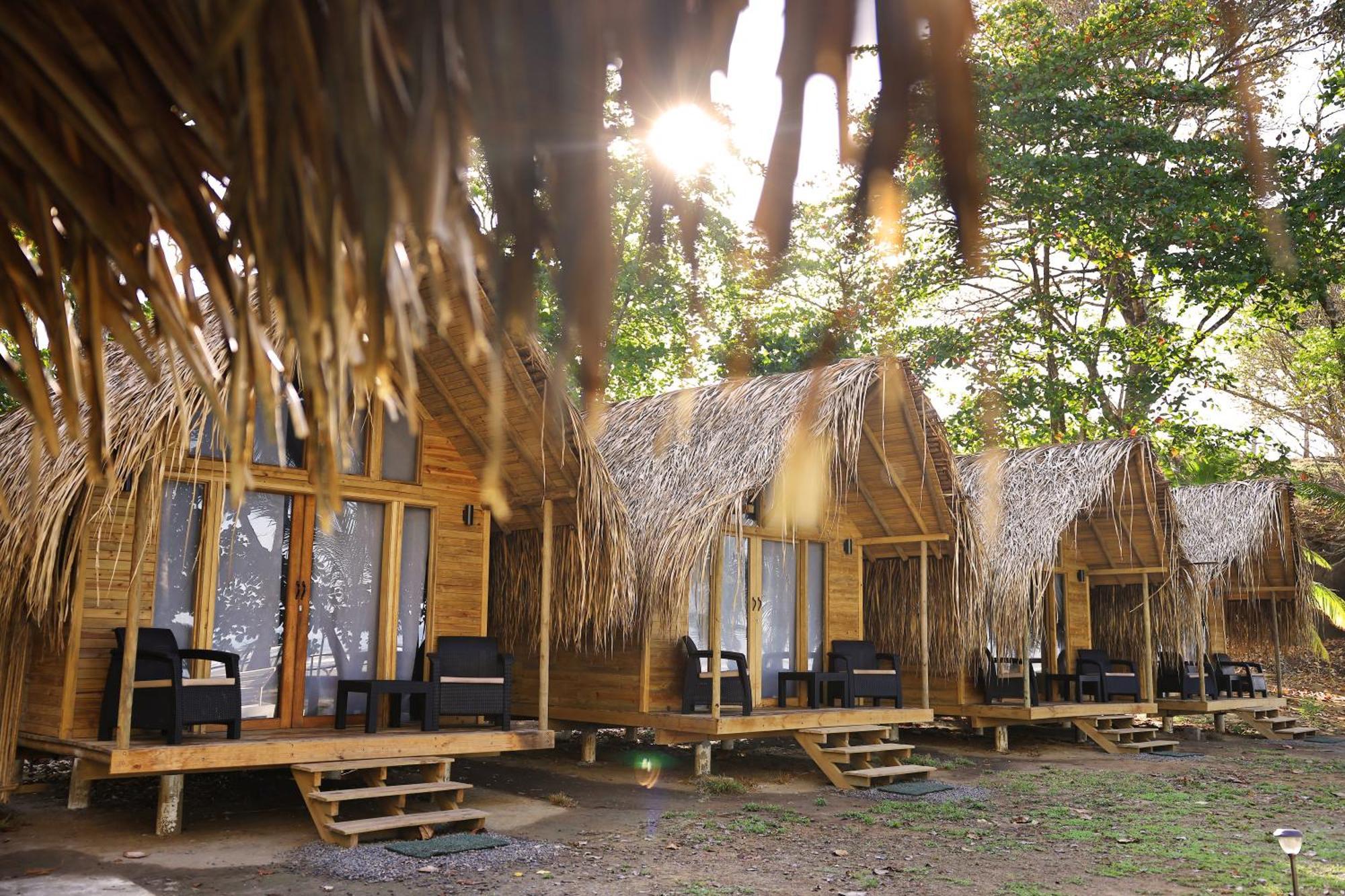Hotel Oasis & Surf Camp Santa Catalina Eksteriør billede